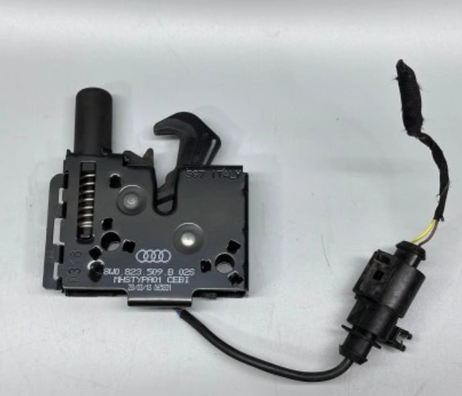 Замок кришки капота